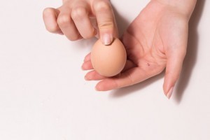 بالصور حضري ماسك البيض وزيت الزيتون للشعر