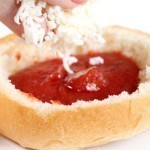 ميني بيتزا البيبروني بالعيش الكيزر بالصور