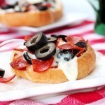 ميني بيتزا البيبروني بالعيش الكيزر بالصور