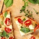 بالصور وصفة بيتزا بالطماطم والجبن الريكوتا