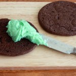 طريقة عمل بسكوت الشوكولاته بحشو النعناع