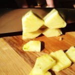 عمل عصير الأناناس والبرتقال وفوائد هذا الكوكتيل لصحتك