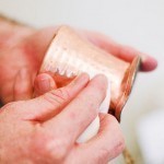 بالصور طرق تنظيف النحاس لإستعادة لمعانه وكأنه جديد