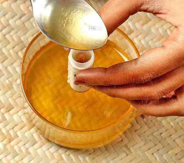 طريقة عمل زبدة الكاكاو في البيت لترطيب الشفاه طريقة عمل زبدة الكاكاو في البيت لترطيب الشفاه