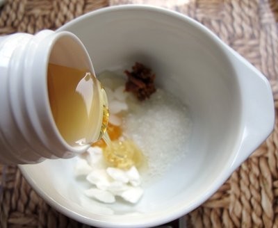 بالصور طريقة عمل كريم لعلاج جفاف و تشقق القدمين