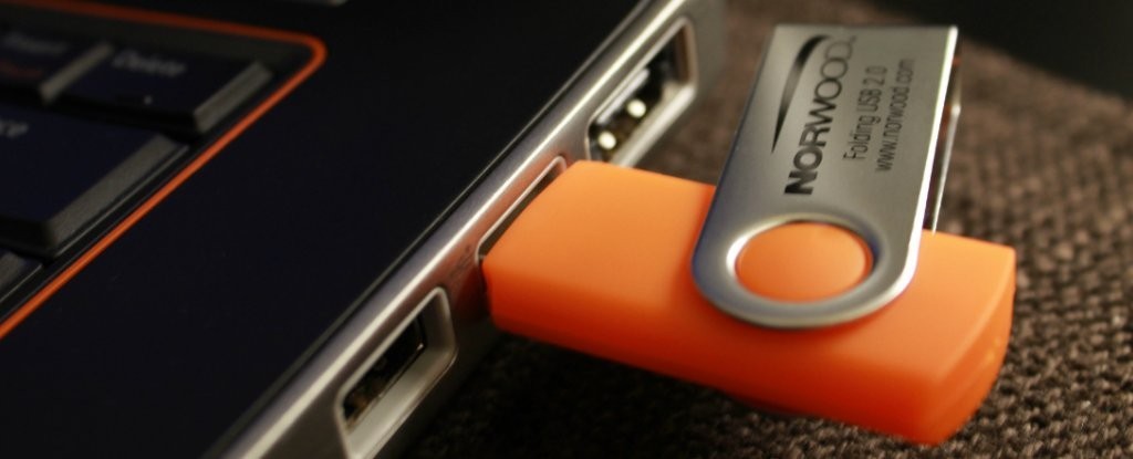 هل هناك فعلًا اختلاف بين أزالة USB flash من ربطها بالكمبيوتر وإزالتها بشكل آمن؟؟ هل هناك فعلًا اختلاف بين أزالة USB flash من ربطها بالكمبيوتر وإزالتها بشكل آمن؟؟