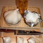 طريقة عمل الثوم المشوي بالصور وفوائد هذه الوصفة