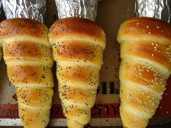 وصفة مخبوزات على شكل كونو بالصور بحشو السجق