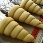 وصفة مخبوزات على شكل كونو بالصور بحشو السجق