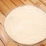 طريقة عمل بيتزا الببروني بالصور