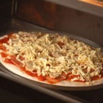 طريقة عمل بيتزا الببروني بالصور