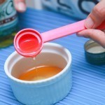 تقشير الشفاه بمقشر من صنع يديك