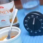 تقشير الشفاه بمقشر من صنع يديك