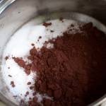 طريقة عمل صوص الشوكولاته بالصور