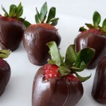 بالصور طريقة عمل الفراولة بالشوكولاته ولا ألذ