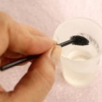 تكثيف الرموش بعمل سيروم طبيعي في البيت