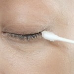 تكثيف الرموش بعمل سيروم طبيعي في البيت