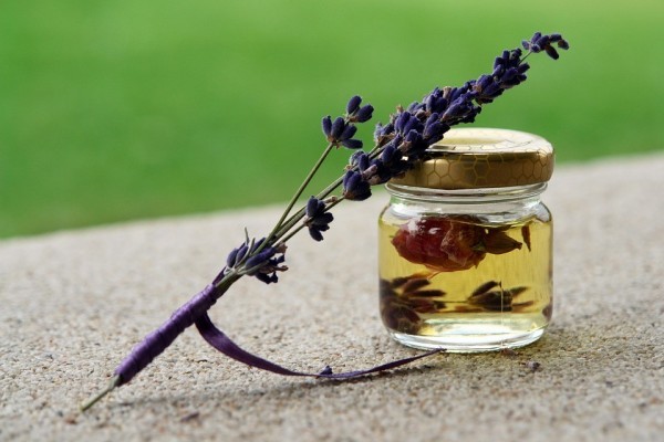 روائح عطور طبيعية تجذب الزوج روائح عطور طبيعية تجذب الزوج