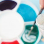 استخدام الألوان المائية لتجديد الأسنكر ( الكوتشي)