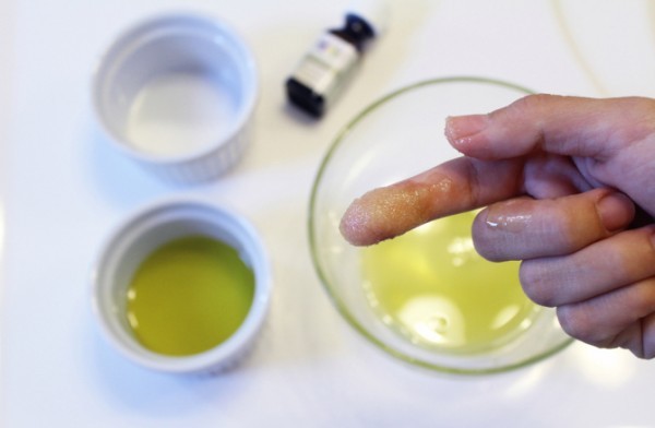 اصنعي قناع لعلاج الحبوب بالصور والخطوات اصنعي قناع لعلاج الحبوب بالصور والخطوات