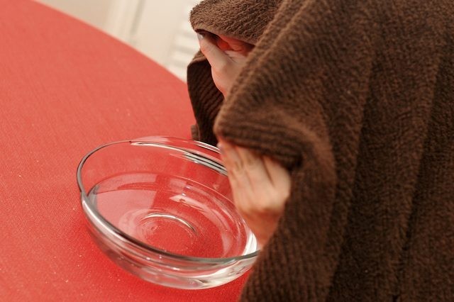 بالصور طريقة عمل حمام البخار للوجه وفوائد البخار لك بالصور طريقة عمل حمام البخار للوجه وفوائد البخار لك