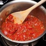 طريقة عمل صلصة البيتزا وتخزينها بالصور