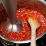 طريقة عمل صلصة البيتزا وتخزينها بالصور
