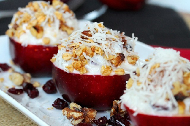 بالصور طريقة أكواب التفاح مع القرفة والمكسرات وجوز الهند