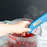 طرق تلوين البيض بقشر البصل بالصور