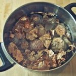 طرق تلوين البيض بقشر البصل بالصور