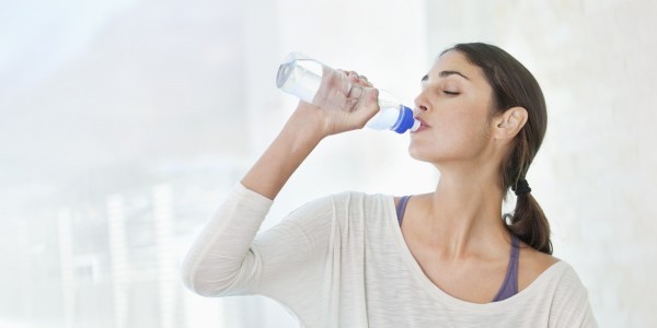 10 طرق هامة تساعدك على شرب المزيد من الماء 10 طرق هامة تساعدك على شرب المزيد من الماء