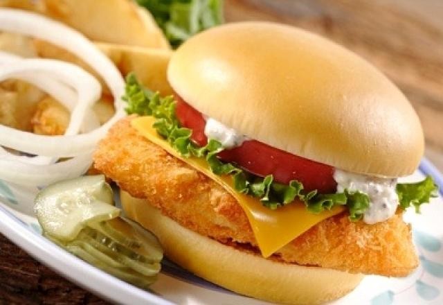 بالصور طريقة عمل برجر الدجاج بالجبن الشيدر