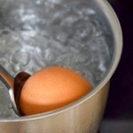 طريقة عمل سلطة الفاصوليا والبطاطس بالتونة والبيض