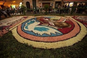 مهرجان الزهور في انفيوراتا في ايطاليا مهرجان الزهور في انفيوراتا في ايطاليا