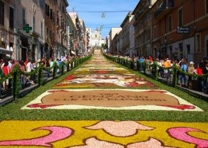 مهرجان الزهور في انفيوراتا في ايطاليا مهرجان الزهور في انفيوراتا في ايطاليا