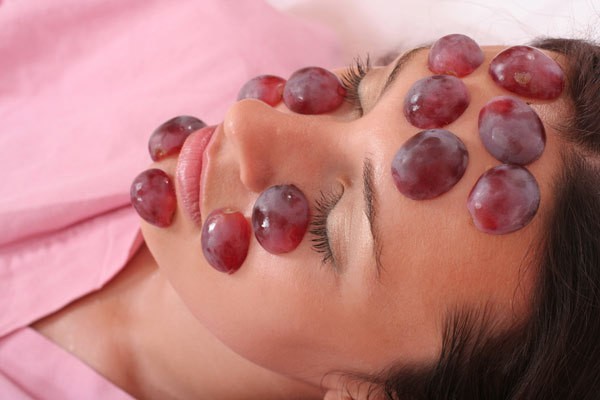 قناع العنب للبشرة ٢٢ طريقه بفوائد مختلفه قناع العنب للبشرة ٢٢ طريقه بفوائد مختلفه