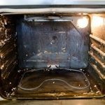 تنظيف الفرن بالصور