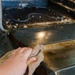 تنظيف الفرن بالصور