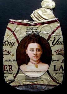 صناعة الفنون من القمامة