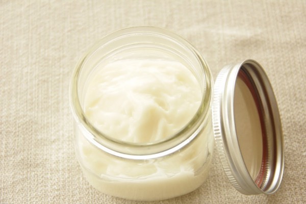 تجهيز كريمات تنعيم الشعر في المنزل