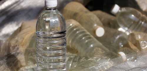 مخاطر إعادة إستخدام عبوات المياه البلاستيك مخاطر إعادة إستخدام عبوات المياه البلاستيك