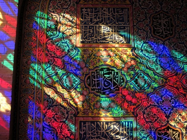 مسجد قوس قزح في إيران تحفة معمارية مسجد قوس قزح في إيران تحفة معمارية