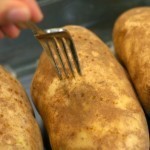 تحضير بطاطس مشوية بالفرن مع الجبن واللحم وصفة شهية