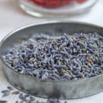 ايس كريم ستيك بالفراولة و اللافندر