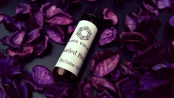 فوائد زيت البنفسج