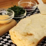 طريقة عمل توست الجبن الكريمي بالثوم ، طعم رائع