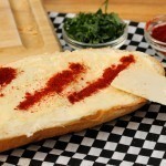 طريقة عمل توست الجبن الكريمي بالثوم ، طعم رائع