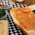 طريقة عمل توست الجبن الكريمي بالثوم ، طعم رائع