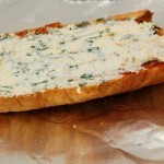 طريقة عمل توست الجبن الكريمي بالثوم ، طعم رائع