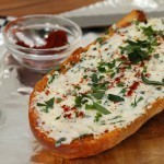 طريقة عمل توست الجبن الكريمي بالثوم ، طعم رائع